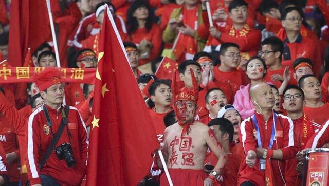 那女人眼珠子都快掉地上了。